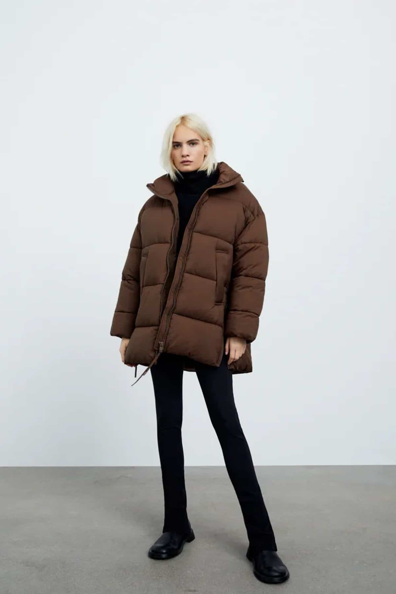 Χοντρό μπουφάν στα Zara με 29,99 ευρώ