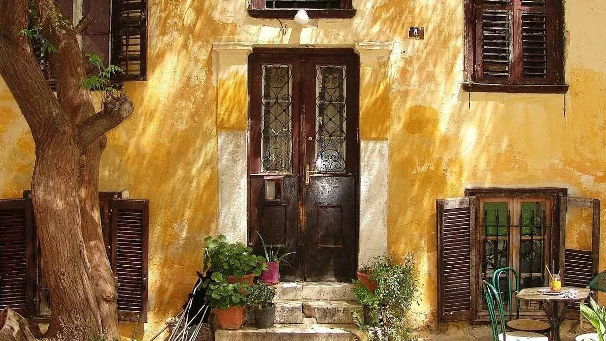 Καιρός σήμερα 5/1: Άνοδος θερμοκρασίας αλλά και τοπικές βροχές