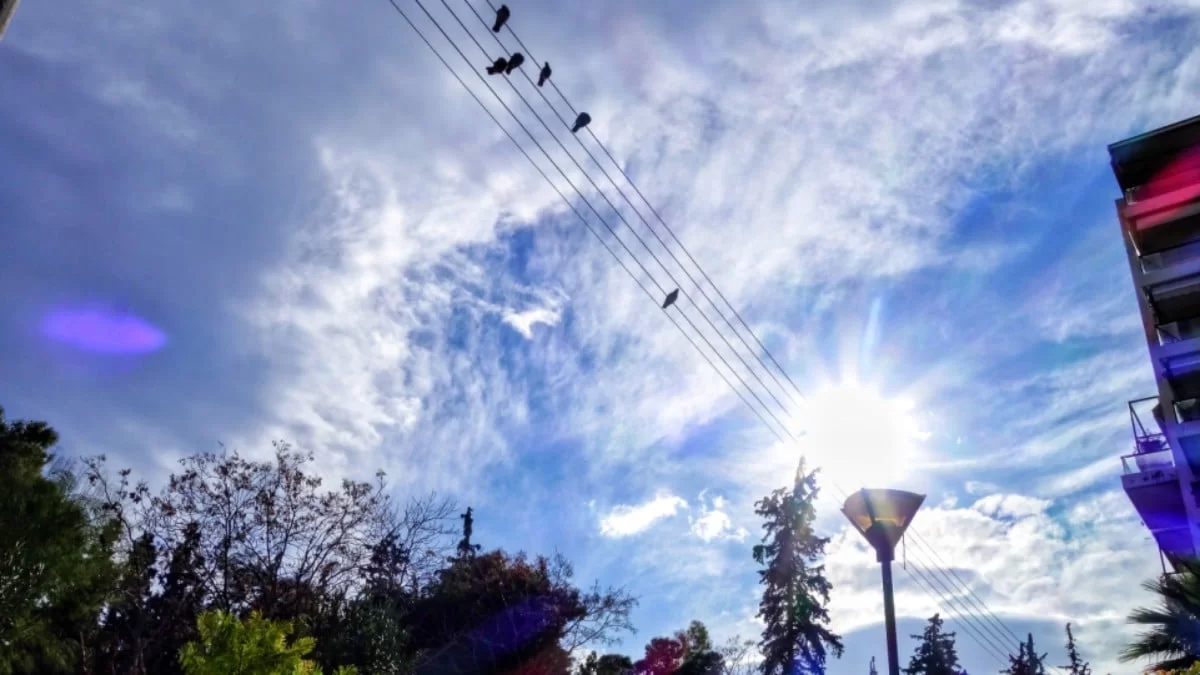 Καιρός Κυριακή 16/1: Πέφτει η θερμοκρασία και ξεκινάνε βροχές