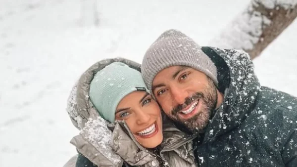 Σάκης Τανιμανίδης - Χριστίνα Μπόμπα: Αγκαλιά με τις κόρες τους στα χιόνια - Η νέα φωτογραφία