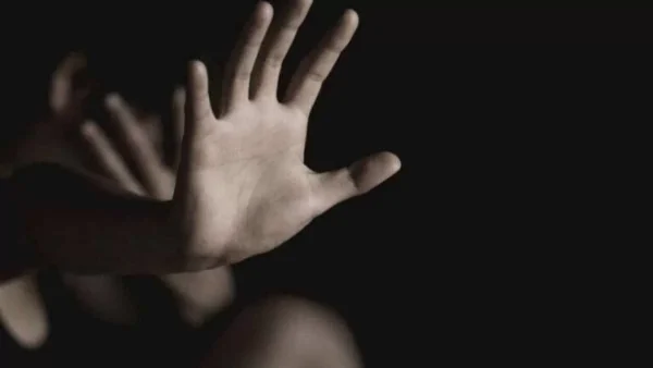 Βιασμός 24χρονης Θεσσαλονίκη: Το δημόσιο μήνυμα στήριξης από την οικογένειά της - «Είμαστε δίπλα της»