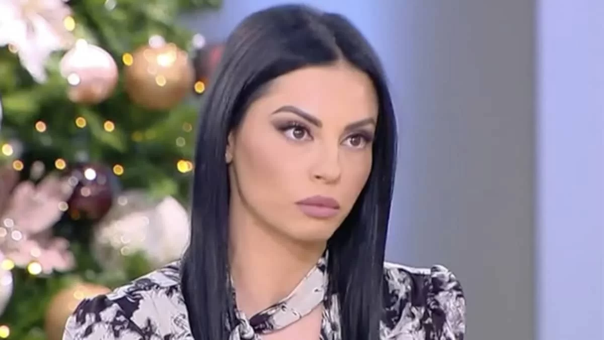 Δήμητρα Αλεξανδράκη: Άστραψε και βρόντηξε - «Εσύ είσαι ψευτόμαγκας του πληκτρολογίου...»