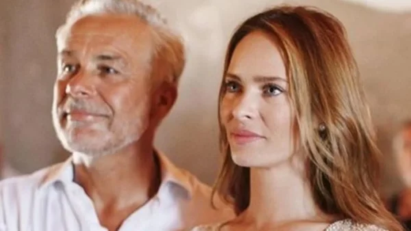 Βυθισμένη στο πένθος η σύζυγος του Χάρη Χριστόπουλου, Ανίτα Μπράντ - «Η καρδιά μου πονάει»