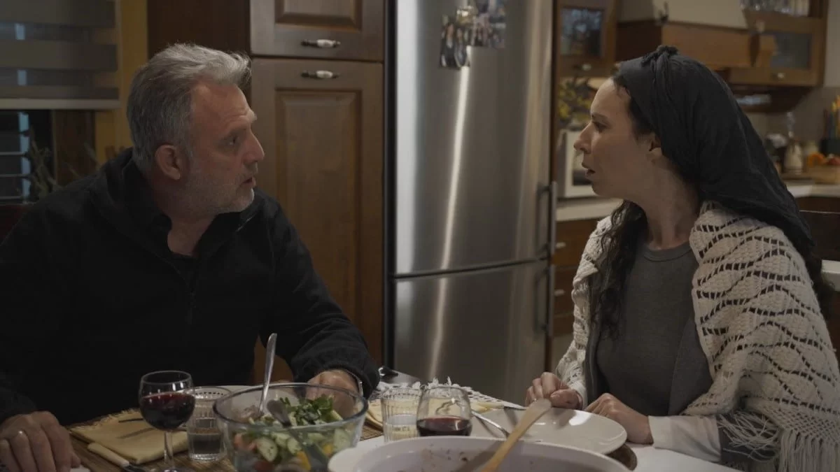 Η Γη της Ελιάς: Η Αρετή βγάζει το λάδι στον Στάθη - «Θα σε αφήσω στον δρόμο...»