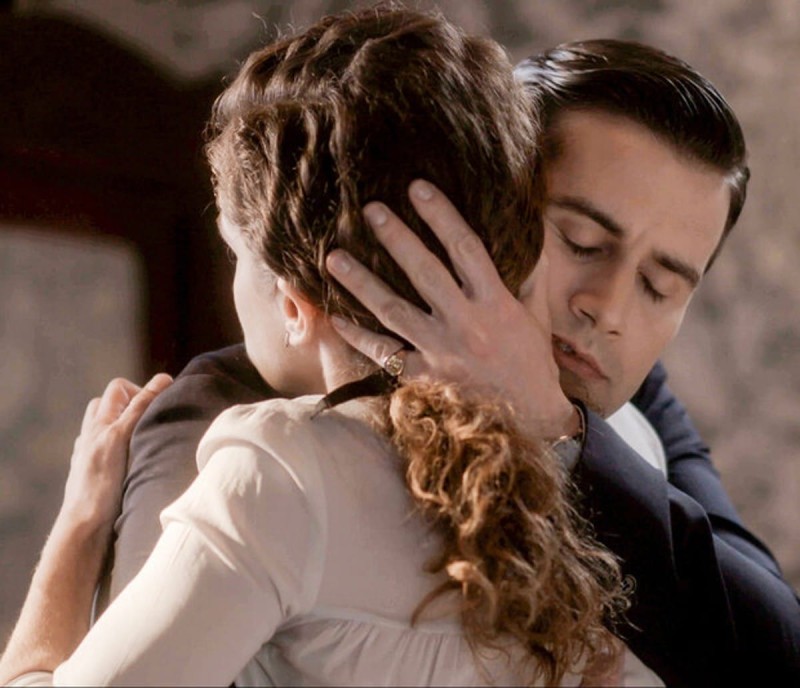 Η Ασημίνα μπαίνει στο σπίτι του Νικηφόρου και τα διαλύει όλα στις Άγριες Μέλισσες