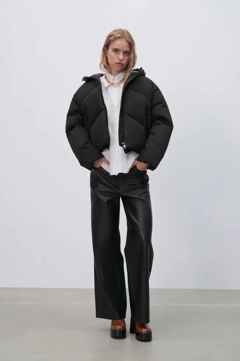 Ουρές στα ταμεία Zara για αυτό το μαύρο μπουφάν