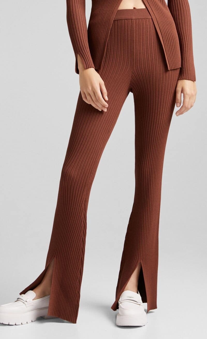 Καφέ παντελόνι από τα Bershka