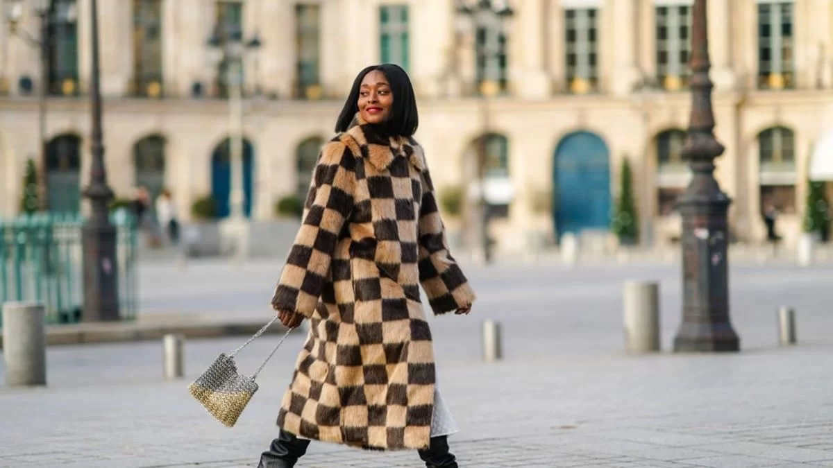 Πώς θα φορέσεις τη συνθετική γούνα από το πρωί ως το βράδυ!