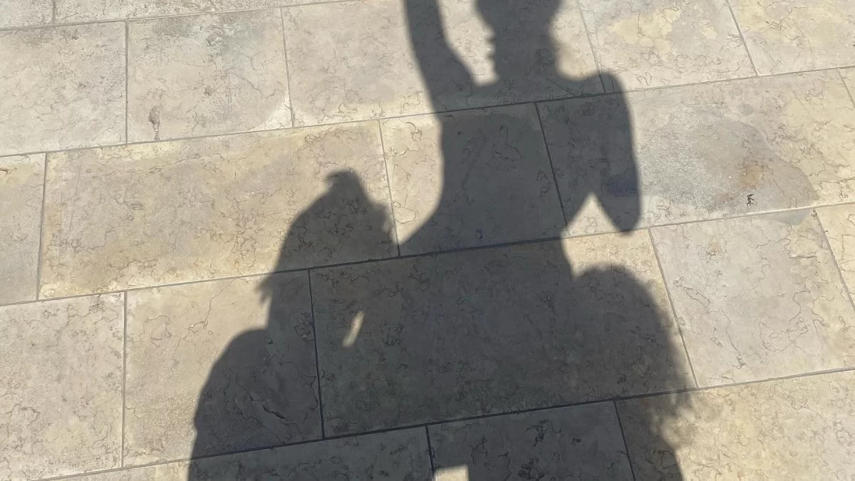 Insta poll: Ποια γυναίκα είναι στην φωτογραφία;