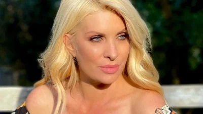 "Έπεσε" το instagram με την ανάρτηση της Ελένης Μενεγάκη -Ποζάρει με φόντο τη θάλασσα