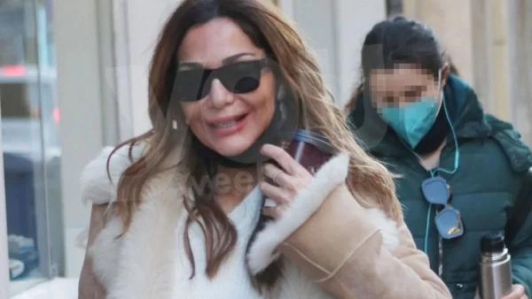 Εκνευρίστηκε και δεν το έκρυψε - Καρέ καρέ η αντίδραση της Βανδή όταν είδε τον φωτογράφο σε δρόμο της Αθήνας