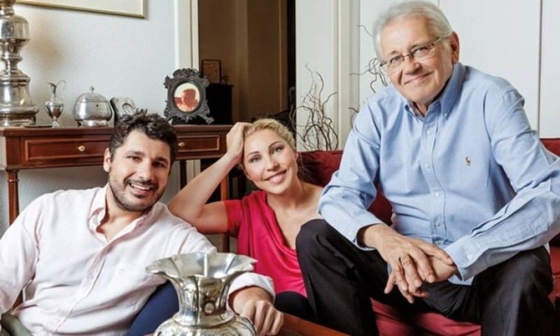 Λάμπρος Κωνσταντάρας οικογένεια