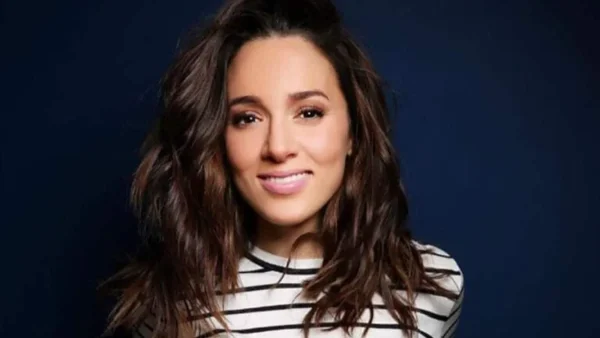 Insta Poll: Πόσο χρονών είναι η Καλομοίρα;