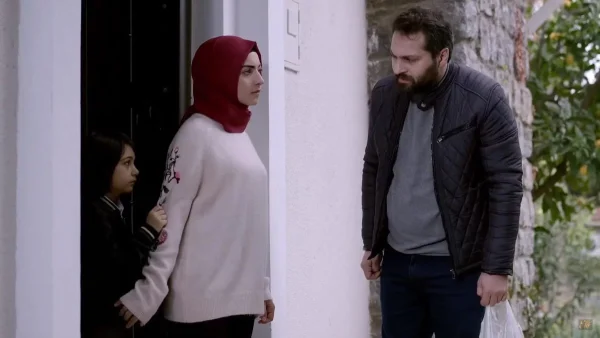 Elif: Ο Εμιρχάν μαθαίνει όλη την αλήθεια για τον πατέρα του - Χάνει τη γη κάτω από τα πόδια του