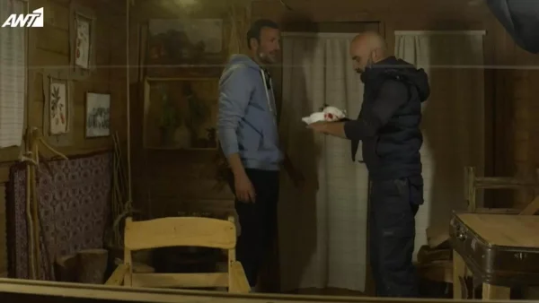 Φάρμα 2: Σοβαρό ατύχημα για τον Αστρινό - Έκοψε το δάχτυλό του με το τσεκούρι