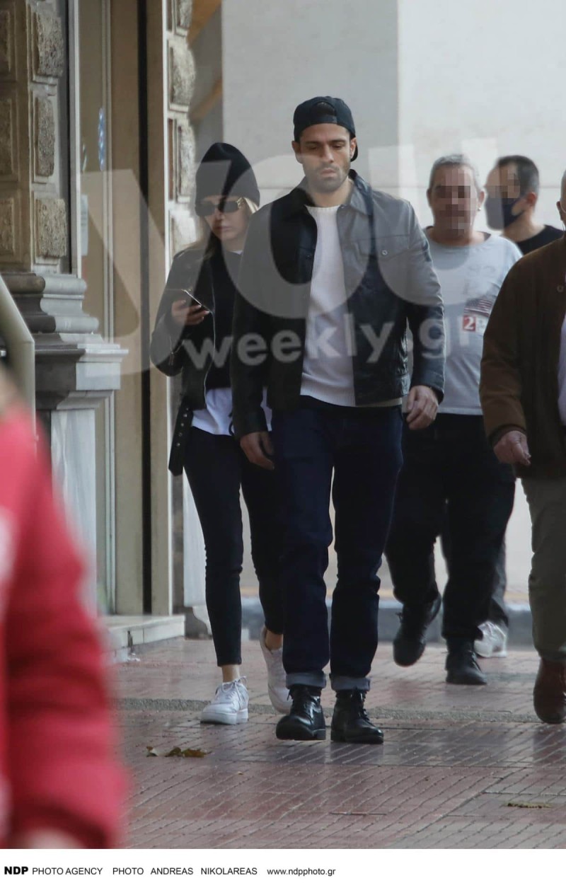 Φωτεινή Κωνσταντέλλου Κωνσταντίνος Αργυρός στο κέντρο της Αθήνας