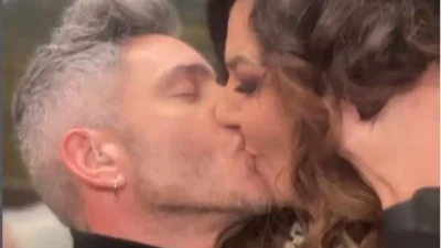 "Καυτά" φιλιά για Κατερίνα Ζαρίφη - Θεοχάρη Ιωαννίδη! Το βίντεο που έφερε δεκάδες αντιδράσεις