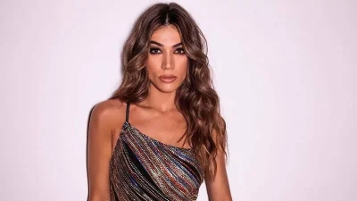 Μοιάζουν σαν δύο σταγόνες νερό - Σπάνια εμφάνιση της Ήβης Αδάμου με τις δύο αδερφές της