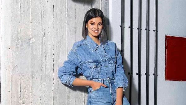 Η Τζένη Καζάκου στο νέο τεύχος του YOU