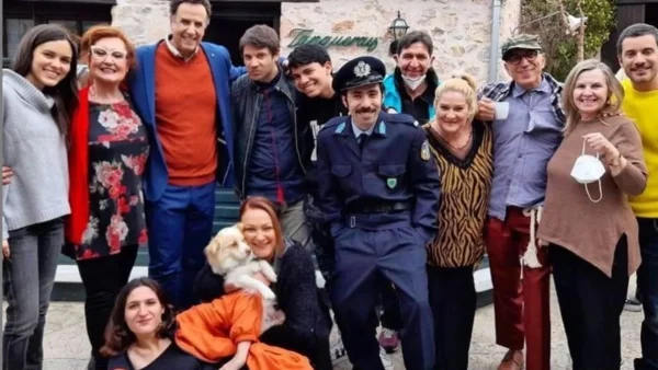 Χώρισε τους πρώτους μήνες της εγκυμοσύνης της - Σοκάρει ηθοποιός του Καφέ της Χαράς