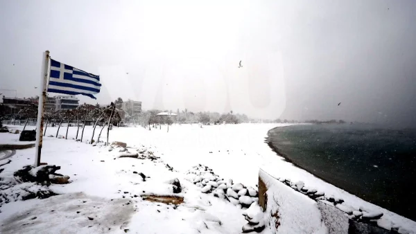 Καιρός 25/1: Δεν σταματάει ο χιονιάς - Οι περιοχές που θα ντυθούν και σήμερα στα λευκά