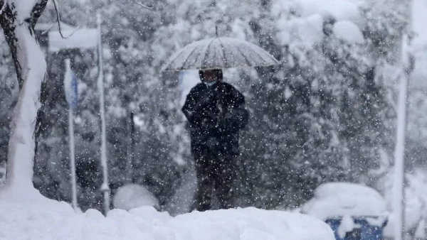 Καιρός (22/1): Κρύο, βροχές και χιόνια σήμερα - Πού θα «χτυπήσει» η κακοκαιρία «Ελπίς»