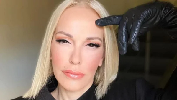 Νατάσα Καλογρίδη: Μας ξεναγεί στην τεράστια ντουλάπα της - Βίντεο από το εσωτερικό του σπιτιού της