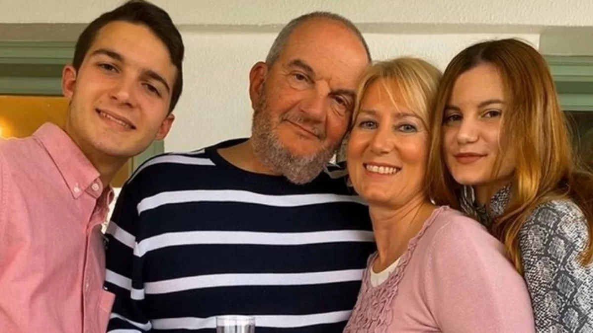 Θετικός στον κορωνοϊό στα 65 του ο Κώστας Καραμανλής - Στο πλευρό του η Νατάσα Παζαΐτη και τα παιδιά