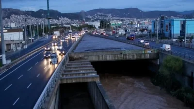 Τρόμος - Γυναίκα έπεσε στον Κηφισό