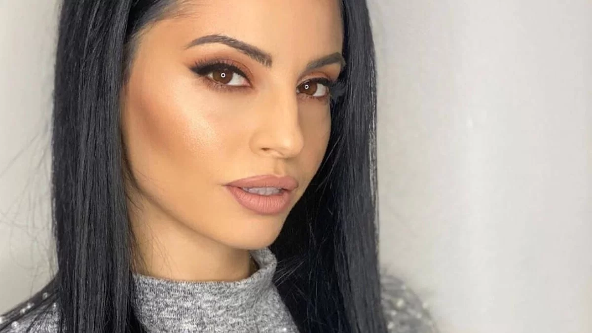 Δωμάτιο - ντουλάπα «πνιγμένο» από ρούχα και παπούτσια! Φωτογραφίες από το σπίτι της Δήμητρας Αλεξανδράκη