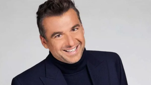 Χειμερινός κολυμβητής ο Γιώργος Λιάγκας - Το βίντεο με μαγιό από την Βουλιαγμένη