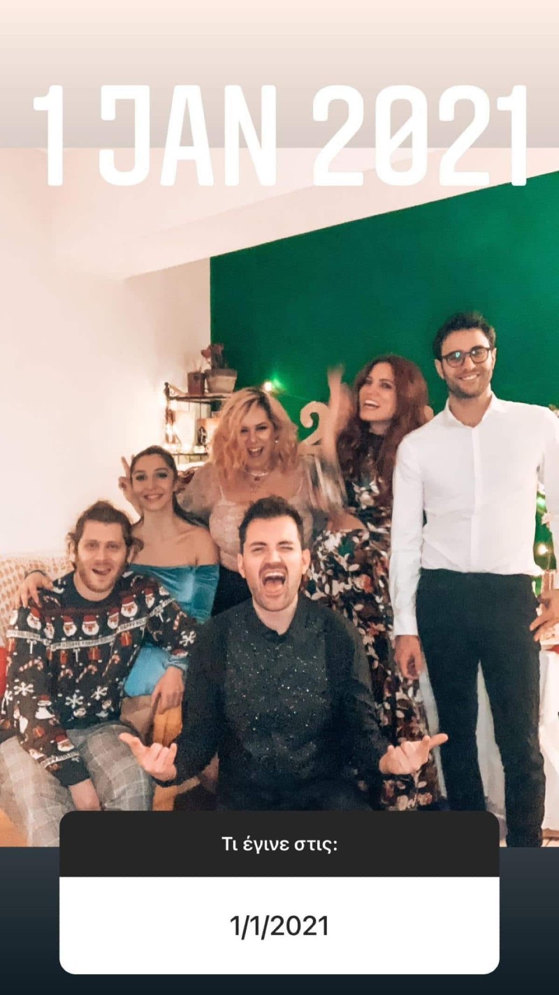 Μαίρη Συνατσάκη και Ιαν Στρατής ποζάρουν μαζί.