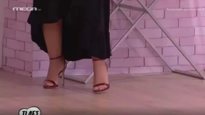 Άκρως αδυνατισμένη, με μαύρο κολλητό φόρεμα - Η νέα εικόνα της Μαρίας Κορινθίου