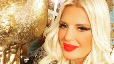 Μαρίνα Πατούλη: Άλλαξε χρονιά με στενό φόρεμα γεμάτο παγιέτες - Δεκάδες αντιδράσεις με την εμφάνιση της