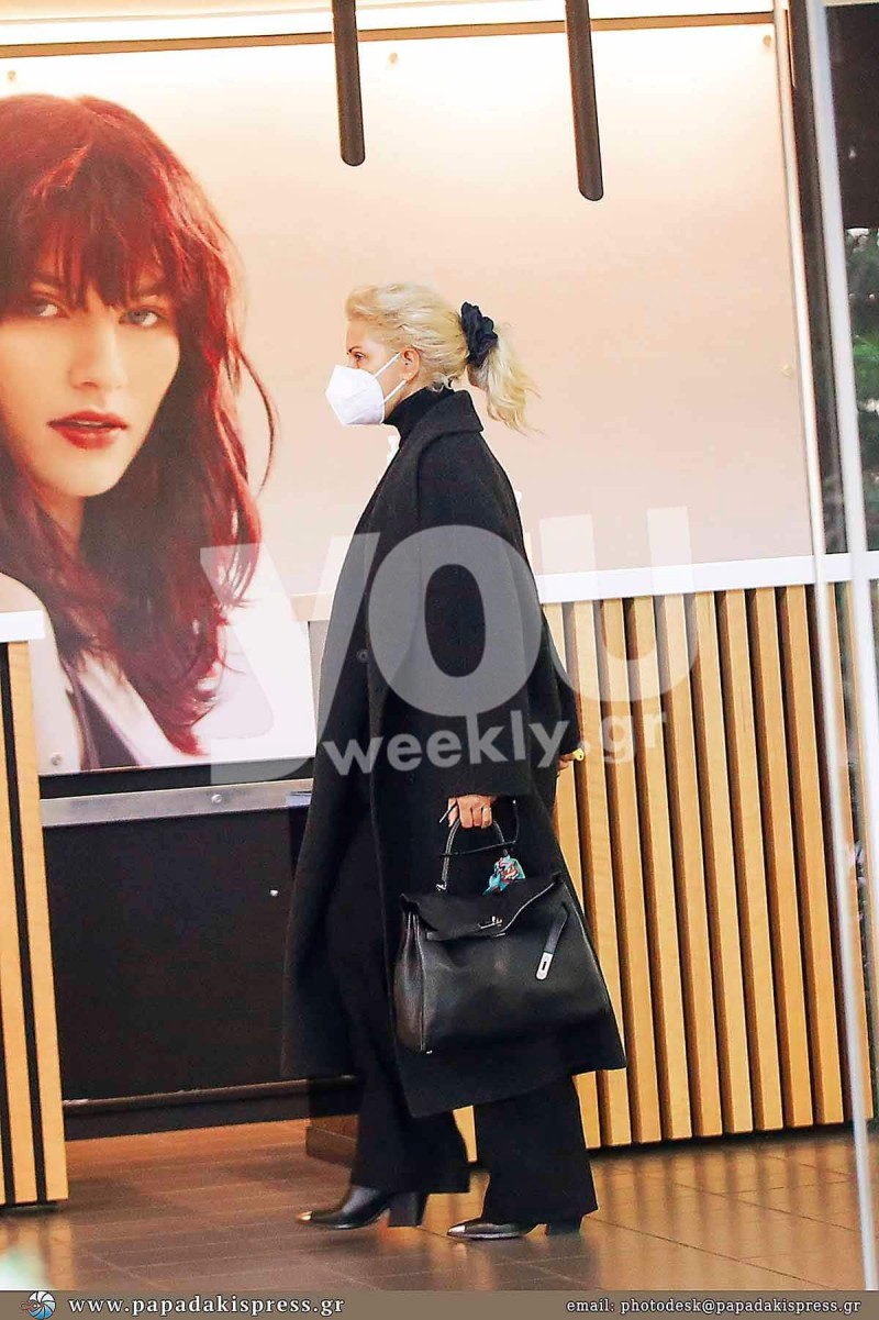 Μενεγάκη μαυροφορεμένη