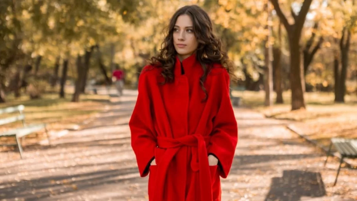 Μοδάτα γυναικεία πανωφόρια – τι να φορέσω για να μείνω ζεστή και να φαίνομαι στιλάτη στο κρύο;