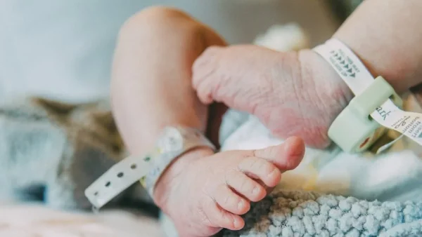 Κορωνοϊός: Στην εντατική βρέφος 3 μηνών στην Πάτρα