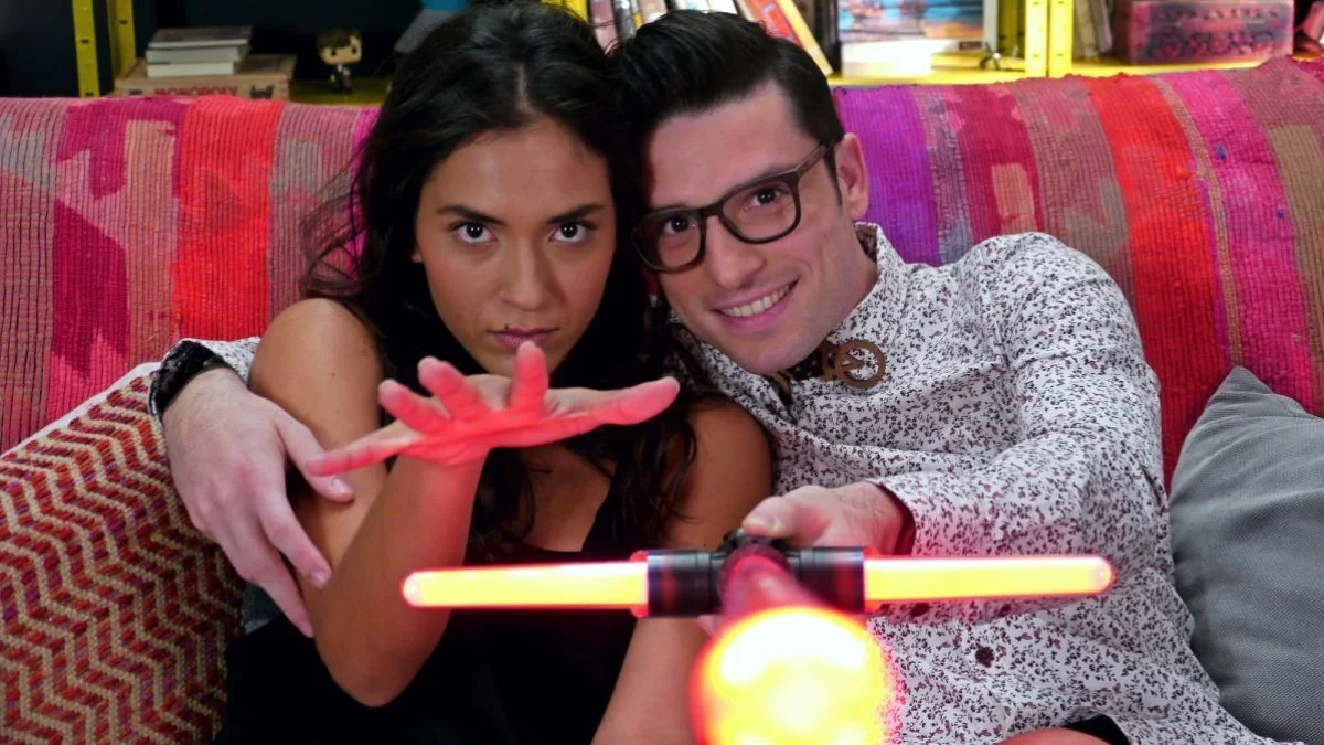 Μην αρχίζεις την μουρμούρα: Ο Άγγελος και Βέλη συνειδητοποιούν ότι ο Κανάτης είναι επικίνδυνος για την εγκυμοσύνη της