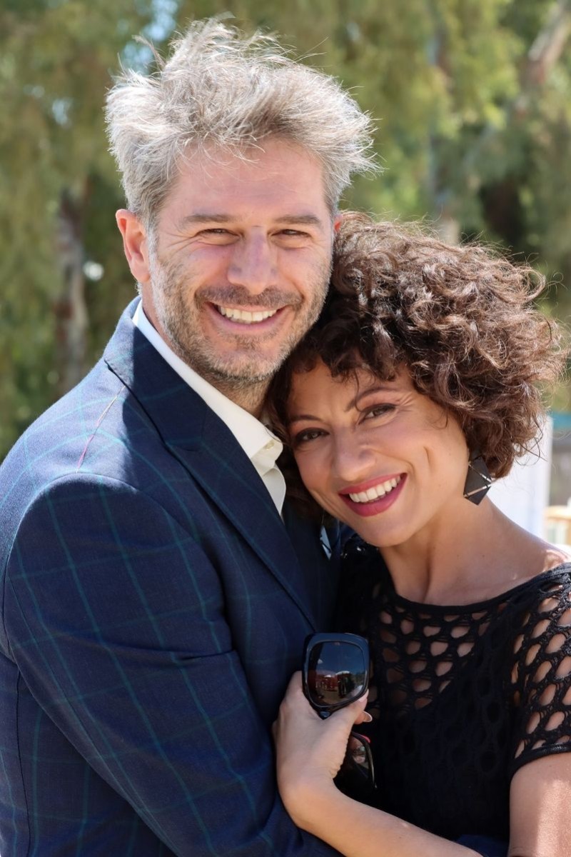 Σ’ αγαπάω μεν αλλά Open