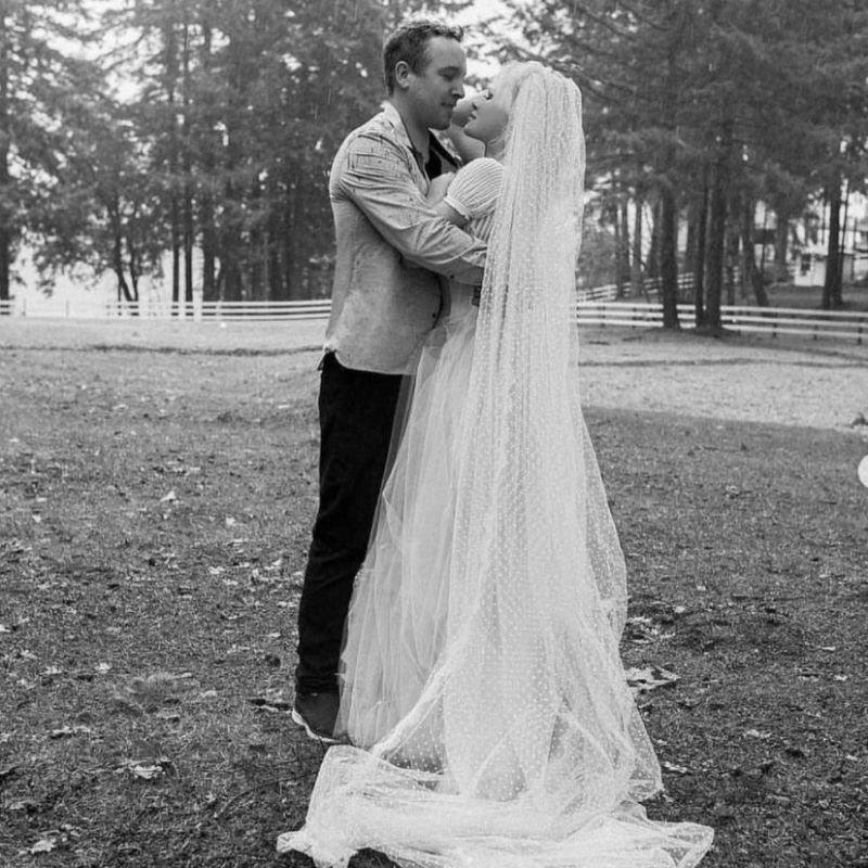 Παντρεύτηκε για πέμπτη φορά η Πάμελα Άντερσον