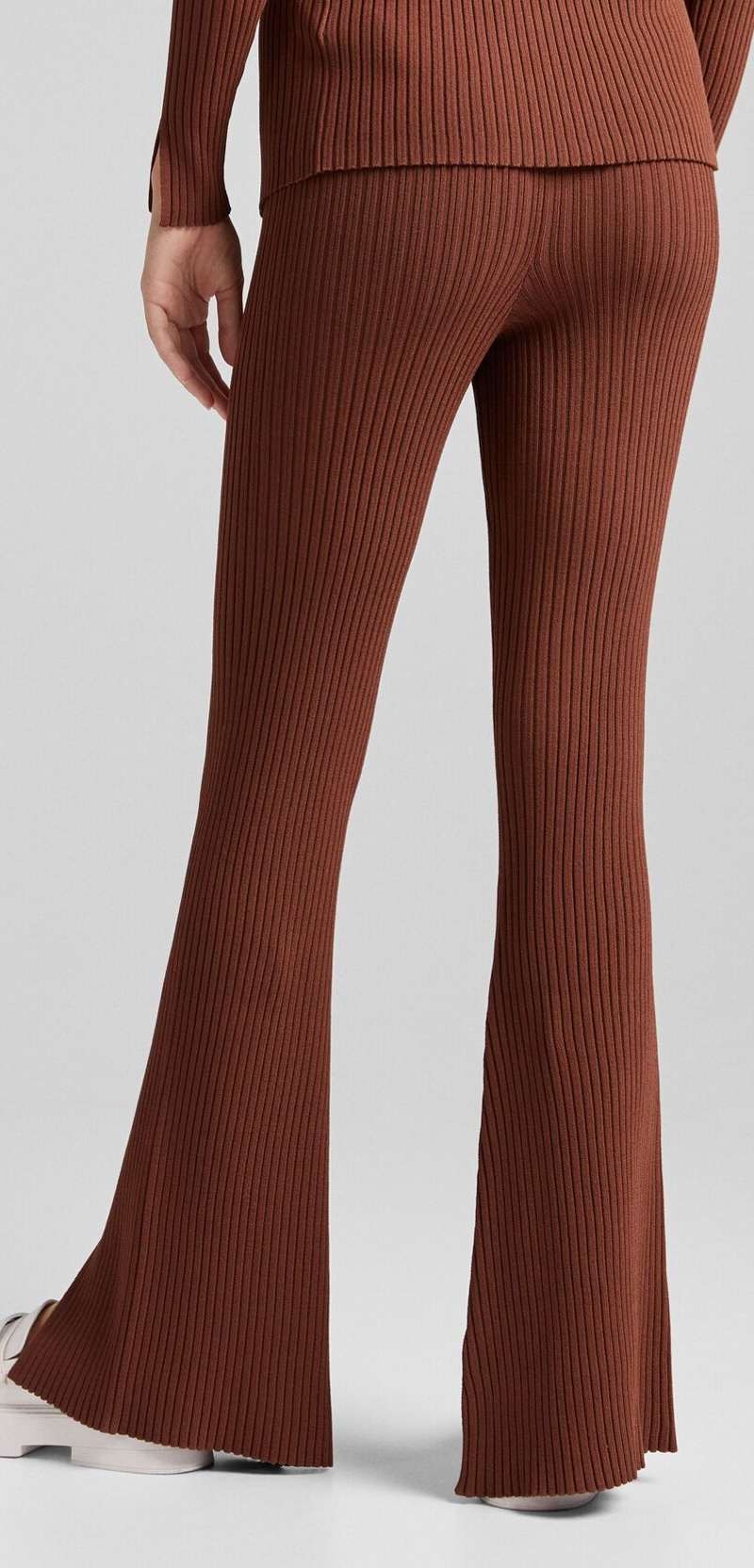 Αυτό είναι το παντελόνι από τα Bershka που κάνει θραύση