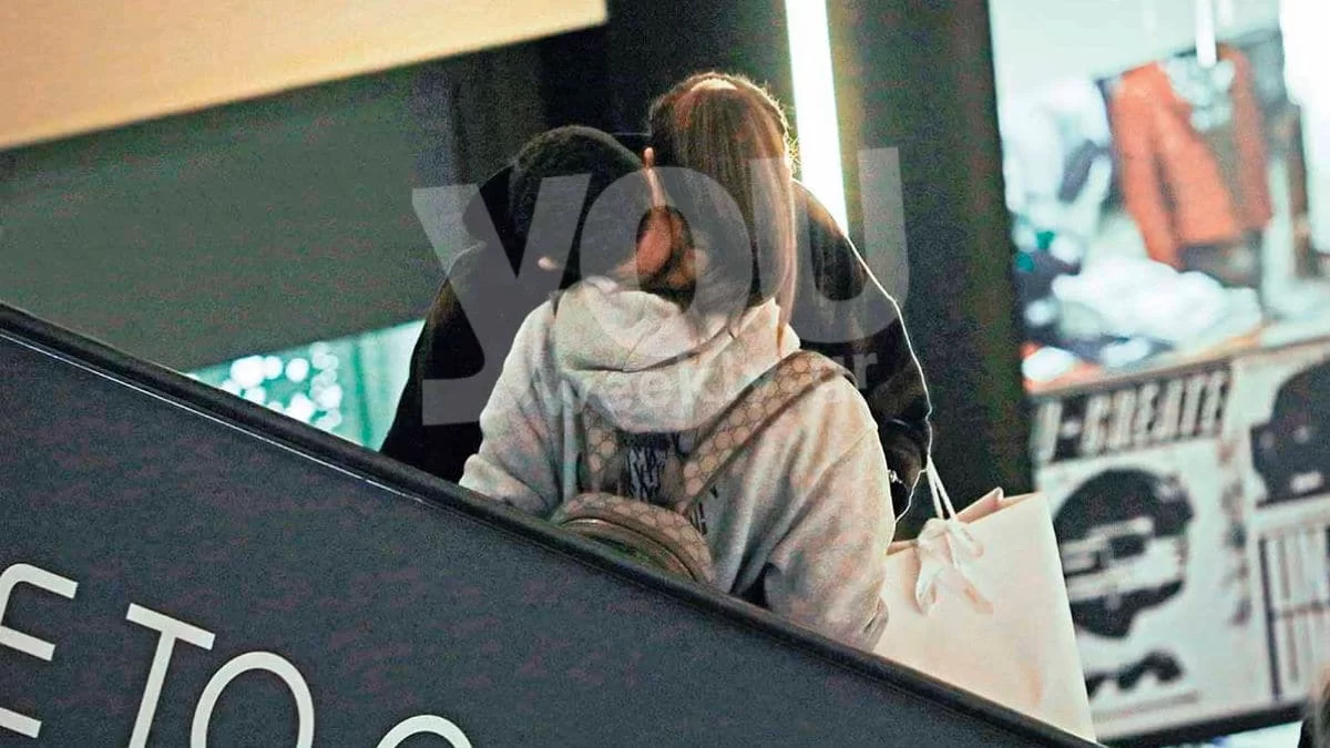 Μόνο εδώ: Καυτά φιλιά και αγκαλιές σε εμπορικό κέντρο για πασίγνωστο ζευγάρι της ελληνικής showbiz