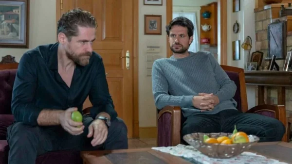 Σασμός: Πισώπλατη μαχαιριά - Ο Μαθιός "καρφώνει" τον Αστέρη μετά τη δολοφονία του Πέτρου