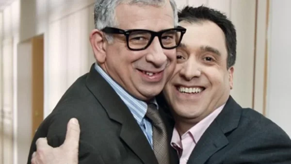 «Σε κάνει να νιώθεις αμήχανα, να...» - Ο Πάνος Σταθακόπουλος «έσπασε» την σιωπή του για τον Φιλιππίδη