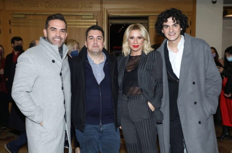 Η Κατερίνα Καραβάτου με τους συνεργάτες της