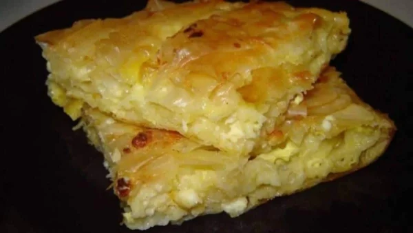 Έτοιμη σε μισή ώρα - Τραγανή τυρόπιτα με φέτα και γιαούρτι