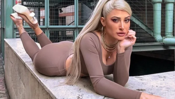 Ιωάννα Τούνη: «Μην περιμένεις από κανέναν άλλο να σε κάνει χαρούμενο»