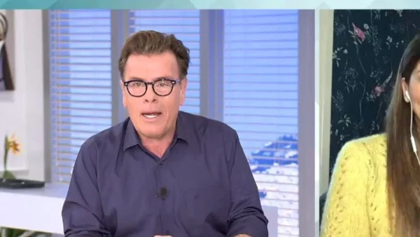 Άβαφη και με άφτιαχτο μαλλί βγήκε στον αέρα του Happy Day από το σπίτι της η Τσιμτσιλή - «Είπα στα παιδιά μου ότι...»