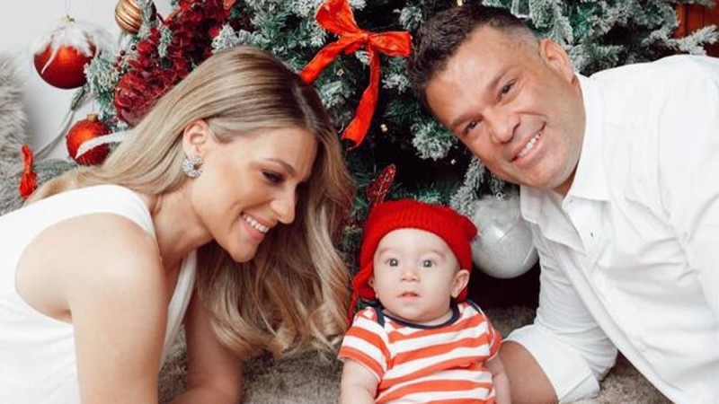 Χριστούγεννα με το γιο τους