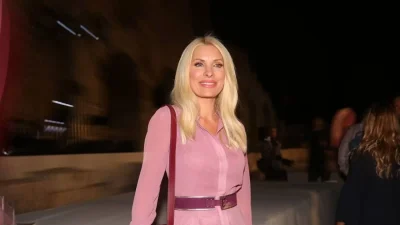 Κάνει τα χείλη ζουμερά - Το θρυλικό κραγιόν της Ελένης Μενεγάκη που κοστίζει μόνο 7,50 ευρώ